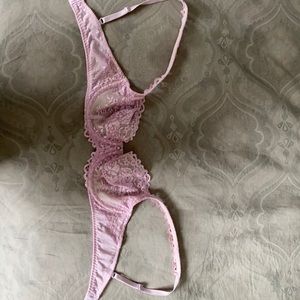 Victoria’s Secret underwire lace bra